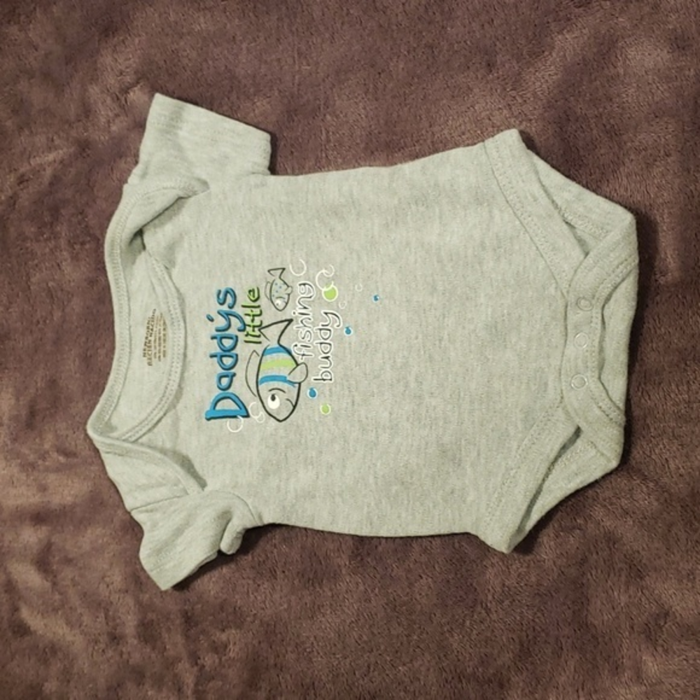Baby onesie size Newborn